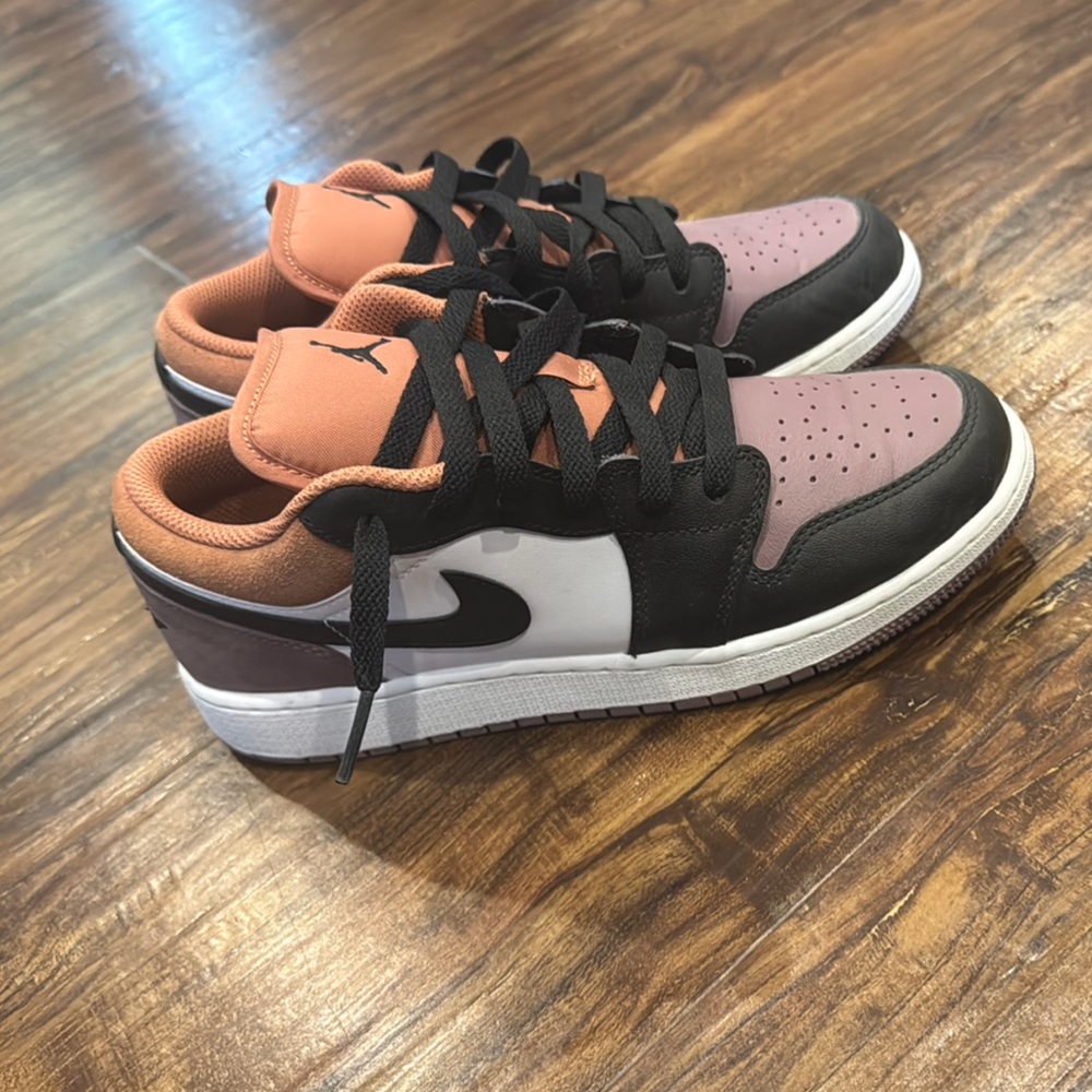Jordan Kids' Black and Peach Sneakers